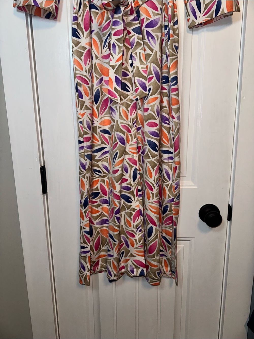 J McLaughlinf Size Large Multicolor Leaf-Print Maxi Button Up Dress - Picture 6 of 12